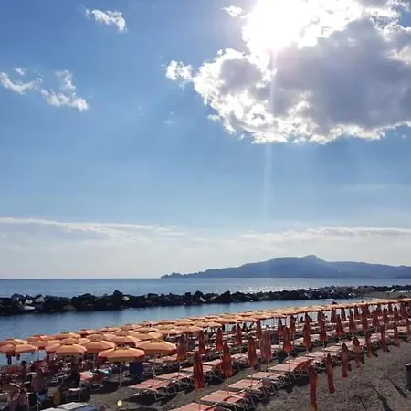Silenzioso Comodo Alle Spiagge E Stazione Ferroviaria Lägenhet *